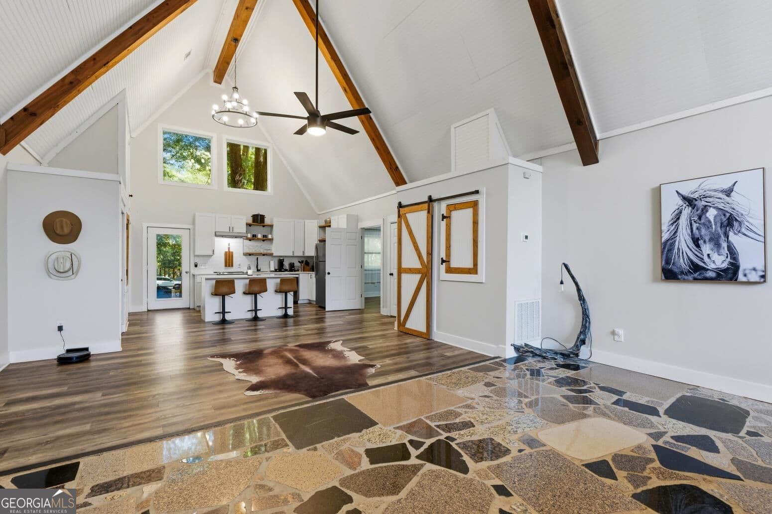 5 bedroom, 3 bathroom, 3,080 sq ft cabin,single family residence for sale at 621 Old River Road, Juliette, GA 31046 — photo 7