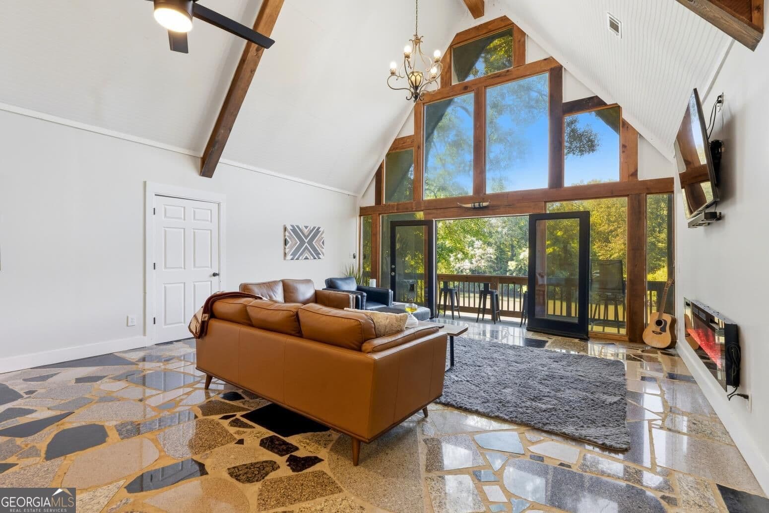 5 bedroom, 3 bathroom, 3,080 sq ft cabin,single family residence for sale at 621 Old River Road, Juliette, GA 31046 — photo 10