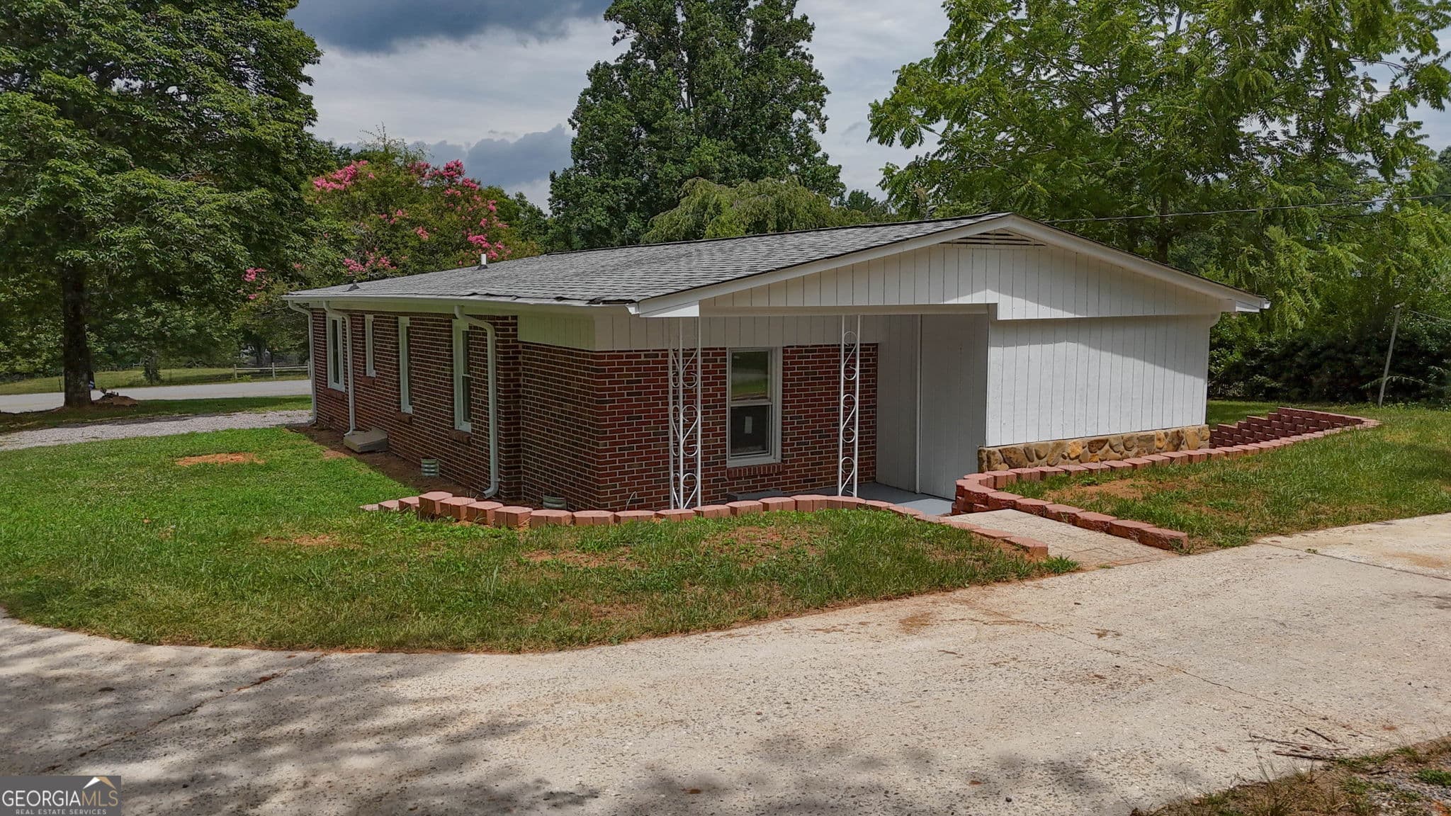 3 bedroom, 2 bathroom, 1,362 sq ft single family residence for sale at 2292 Blacksnake Road, Mount Airy, GA 30563 — photo 3