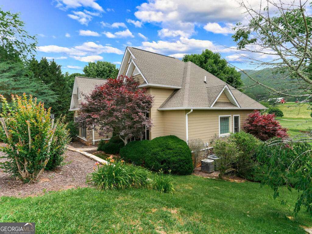 3 bedroom, 3.5 bathroom single family residence for sale at 115 Country Club View, Hayesville, NC 28904 — photo 3