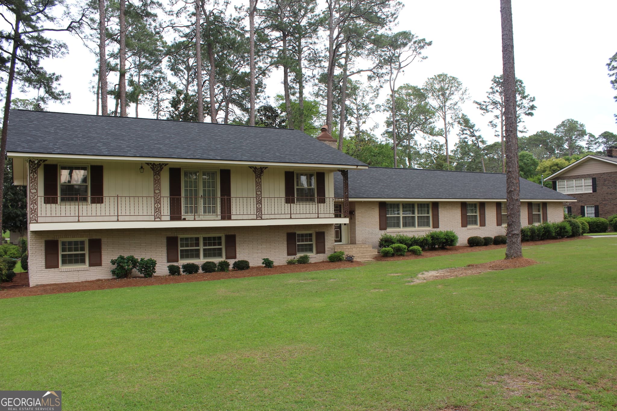 6 bedroom, 4 bathroom, 3,998 sq ft single family residence sold at 2021 Emory Drive, Tifton, GA 31794