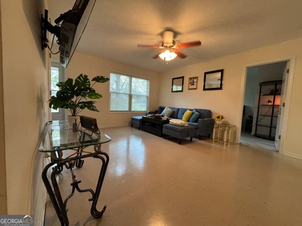 3 bedroom, 2 bathroom, 1,120 sq ft single family residence for sale at 405 Crawfordville Road, Union Point, GA 30669 — photo 7
