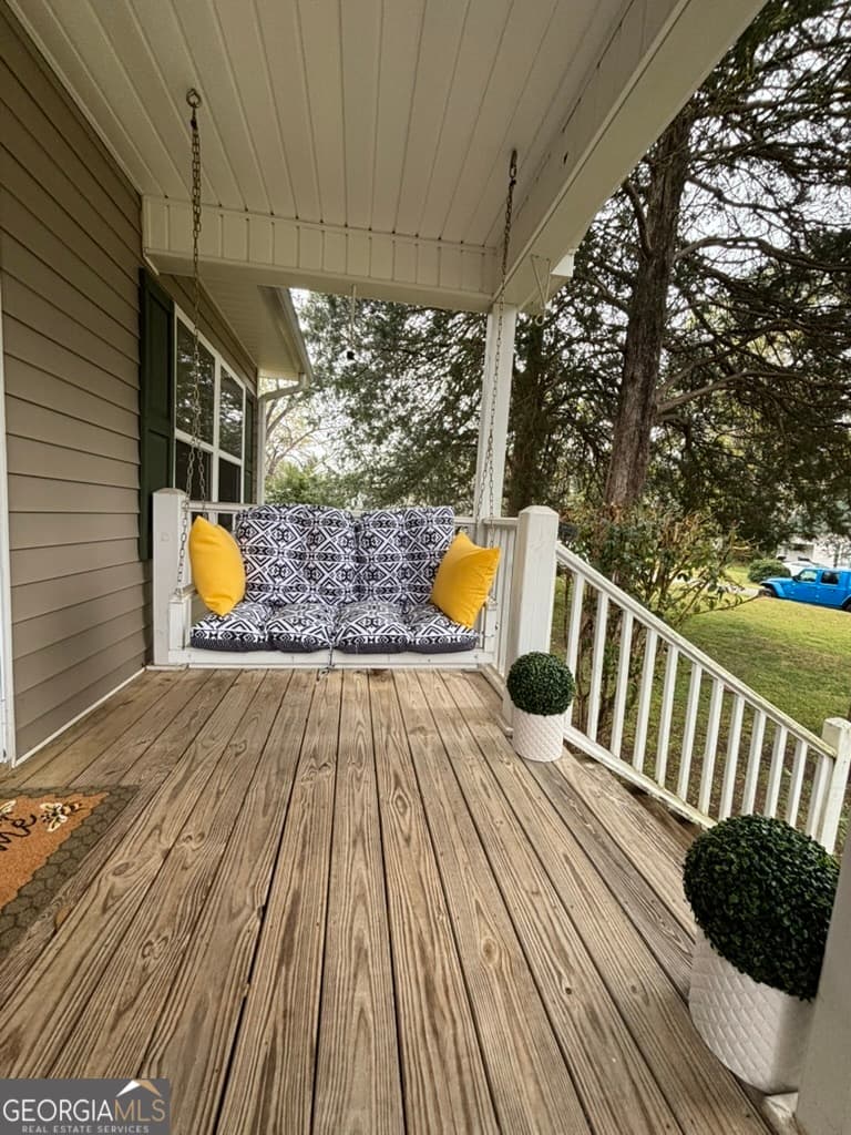 3 bedroom, 2 bathroom, 1,120 sq ft single family residence for sale at 405 Crawfordville Road, Union Point, GA 30669 — photo 5