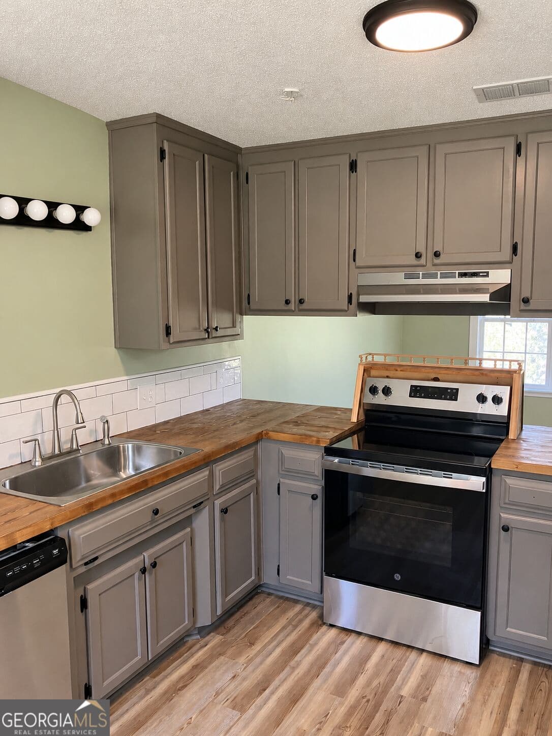3 bedroom, 2 bathroom, 1,510 sq ft single family residence for sale at 927 Pine Cone Circle, Valdosta, GA 31602 — photo 4