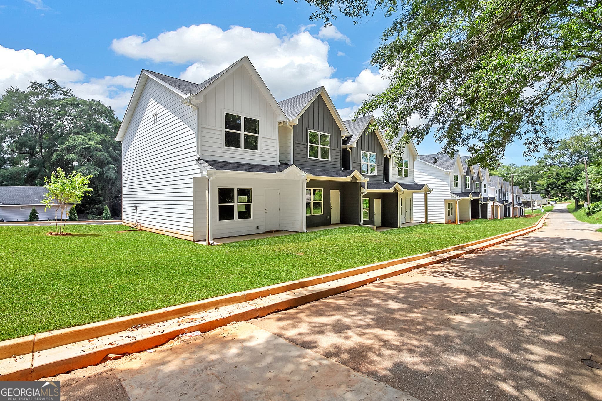 2 bedroom, 2.5 bathroom, 1,000 sq ft townhouse for rent at 50 S Jackson Street UNIT 602, Forsyth, GA 31029 for $1,450 a month — photo 1 of 1