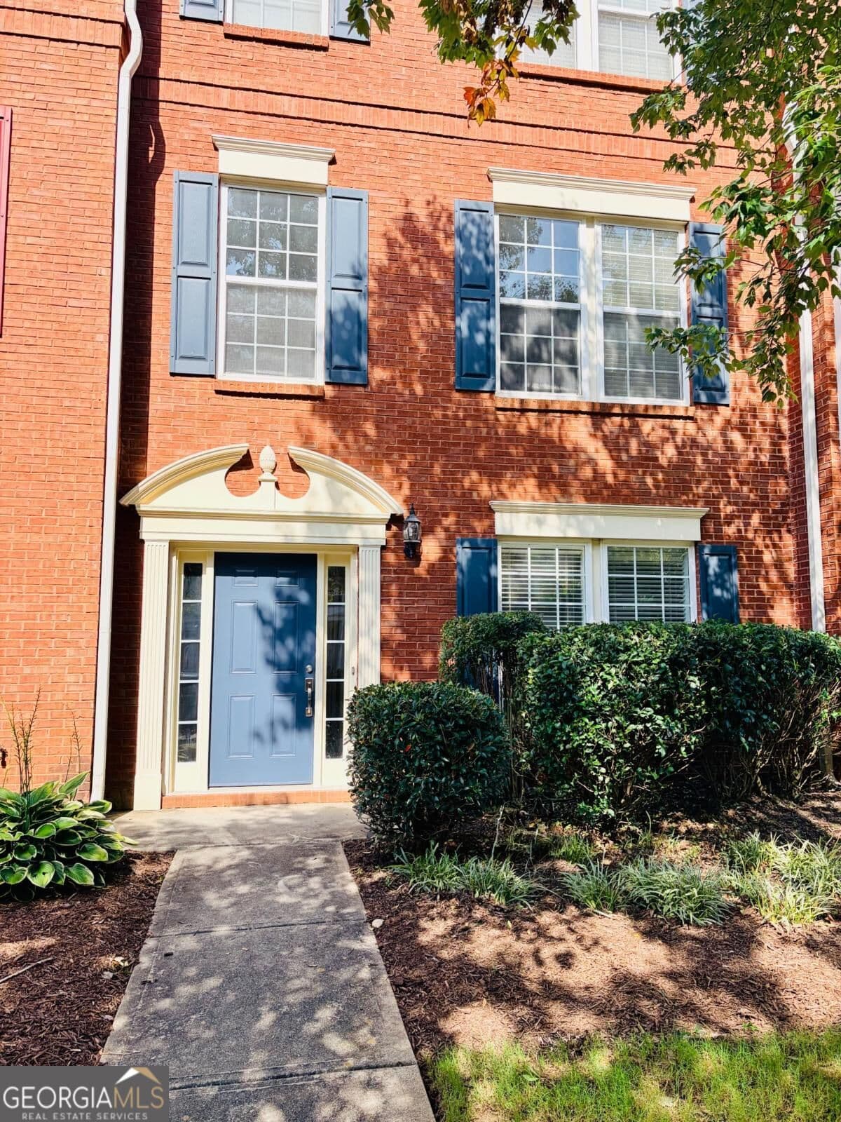 4 bedroom, 3.5 bathroom townhouse for rent at 3329 Chastain Garden Drive, Kennesaw, GA 30144 for $2,600 a month — photo 1 of 21