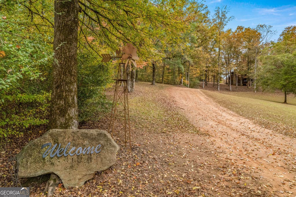 3 bedroom, 2.5 bathroom, 2,366 sq ft cabin,single family residence for sale at 1820 Salem Road, Lagrange, GA 30241 — photo 7