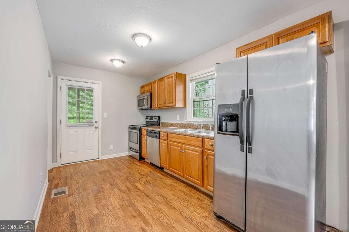 3 bedroom, 1 bathroom, 1,228 sq ft single family residence for rent at 847 Gertrude Place, Atlanta, GA 30318 for $1,900 a month — photo 4