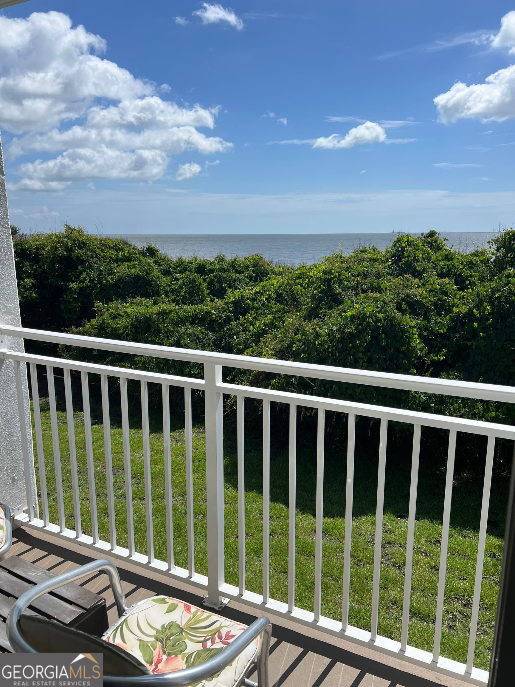 2 bedroom, 1 bathroom, 988 sq ft condominium for sale at 1175 N Beachview Drive, Jekyll Island, GA 31527 — photo 2