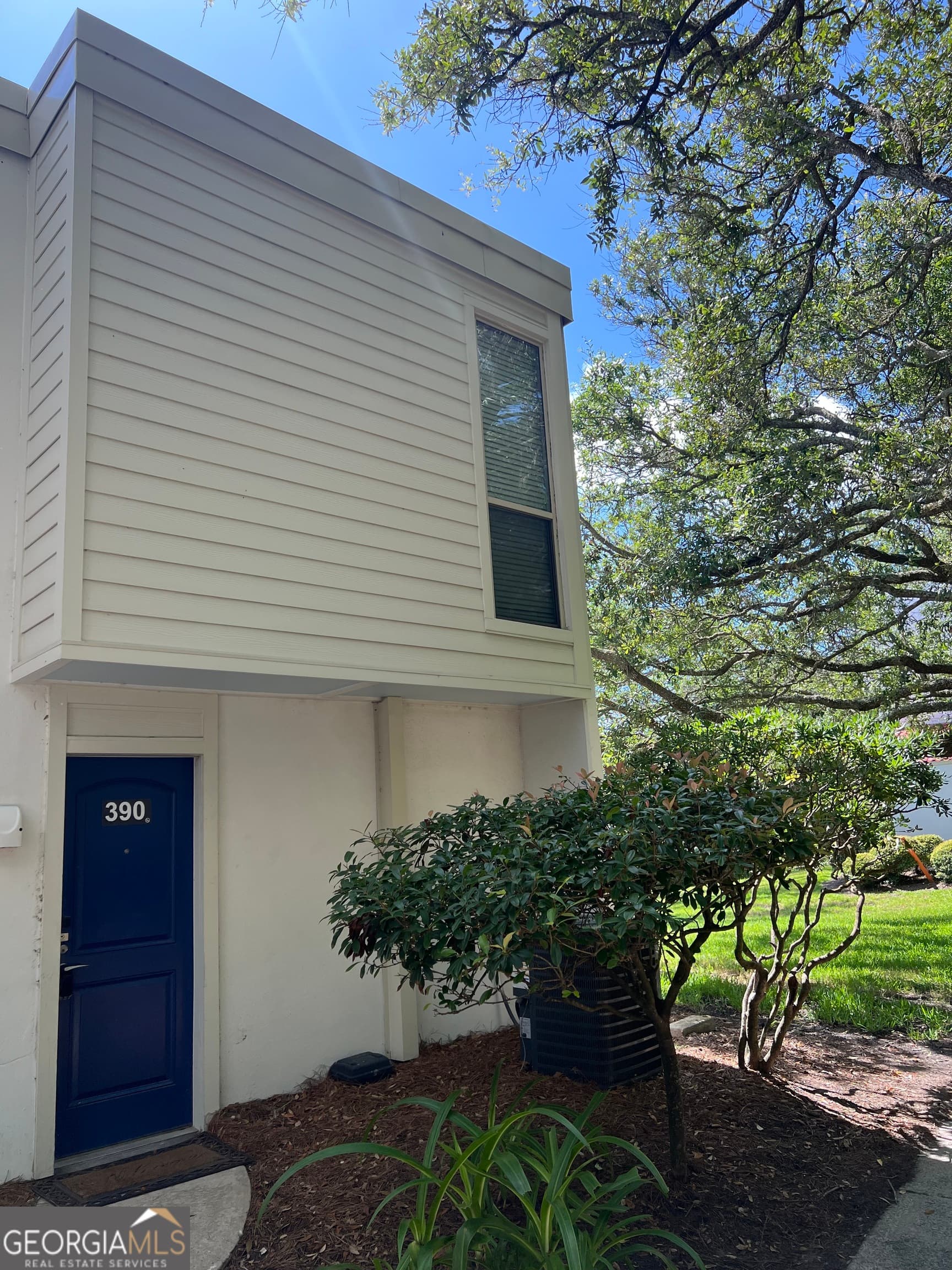 2 bedroom, 1 bathroom, 988 sq ft condominium for sale at 1175 N Beachview Drive, Jekyll Island, GA 31527 — photo 3