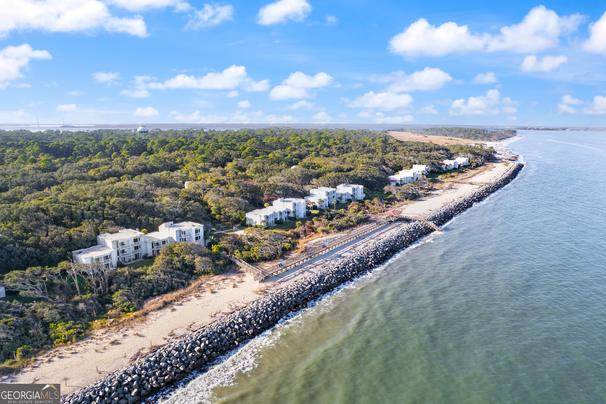 2 bedroom, 1 bathroom, 988 sq ft condominium for sale at 1175 N Beachview Drive, Jekyll Island, GA 31527 — photo 1 of 32