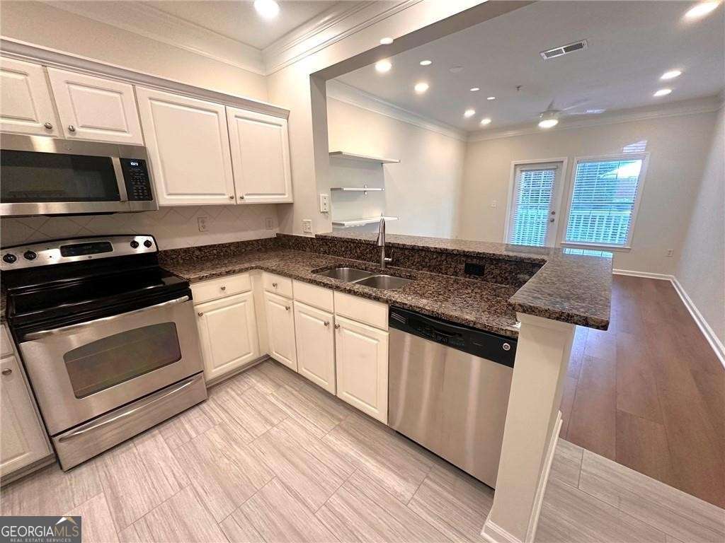 1 bedroom, 1 bathroom, 690 sq ft condominium for rent at 1110 Westchester Ridge, Atlanta, GA 30329 for $1,550 a month — photo 7