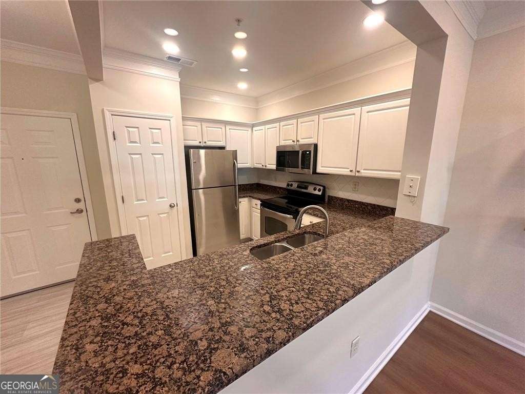 1 bedroom, 1 bathroom, 690 sq ft condominium for rent at 1110 Westchester Ridge, Atlanta, GA 30329 for $1,550 a month — photo 5