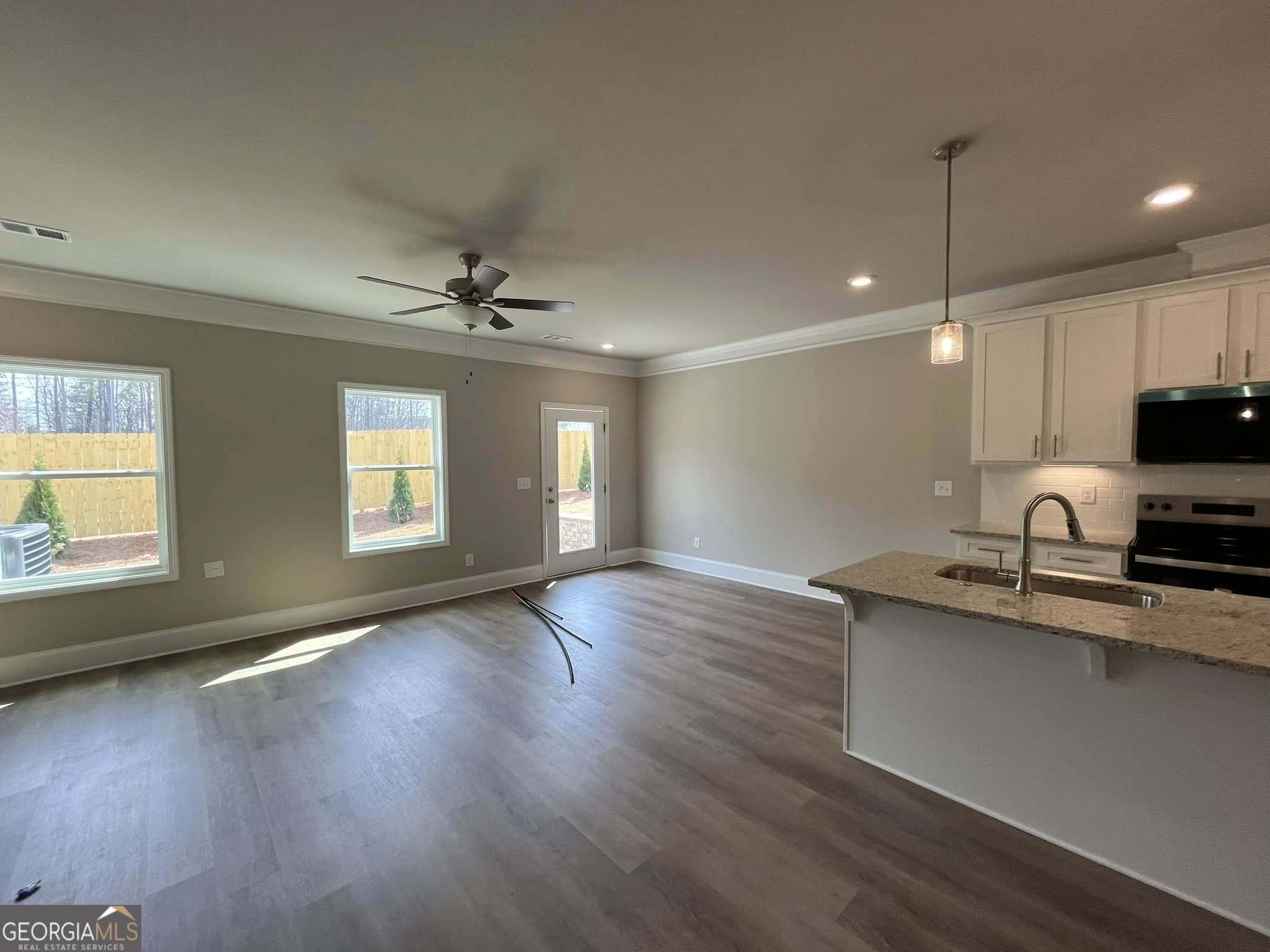 3 bedroom, 2.5 bathroom, 1,969 sq ft townhouse for sale at 11 Creekside Commons Drive, Hoschton, GA 30548 — photo 9