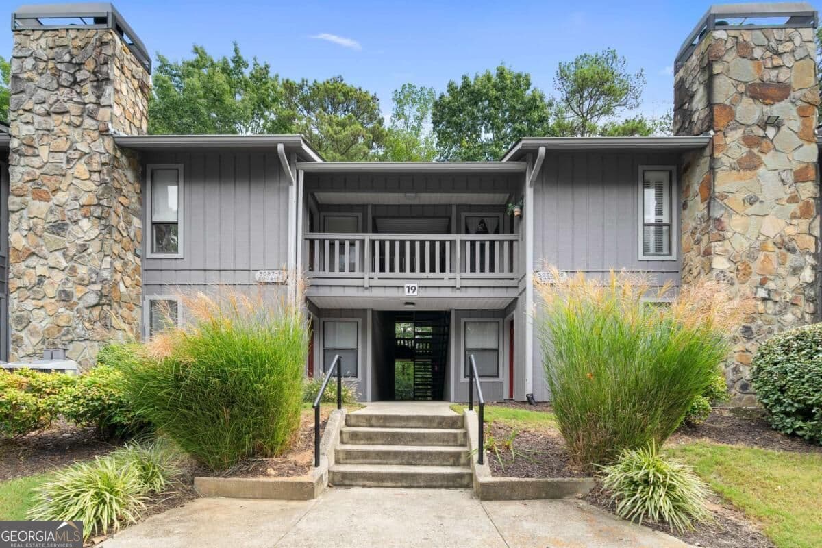 2 bedroom, 2 bathroom, 1,182 sq ft condominium for sale at 5077 Woodridge Way, Tucker, GA 30084