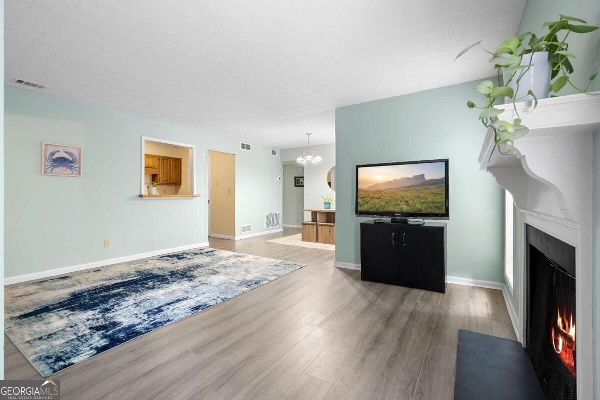 2 bedroom, 2 bathroom, 1,182 sq ft condominium for sale at 5077 Woodridge Way, Tucker, GA 30084 — photo 5