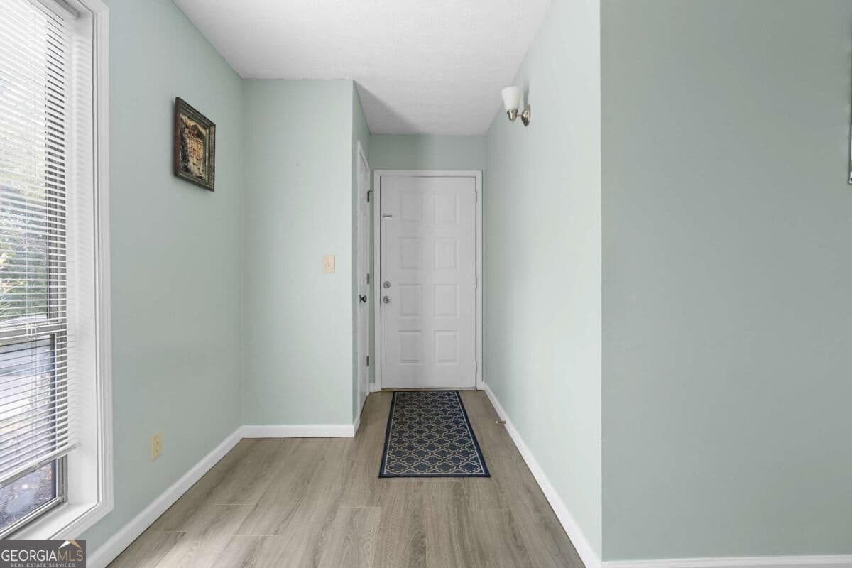 2 bedroom, 2 bathroom, 1,182 sq ft condominium for sale at 5077 Woodridge Way, Tucker, GA 30084 — photo 4