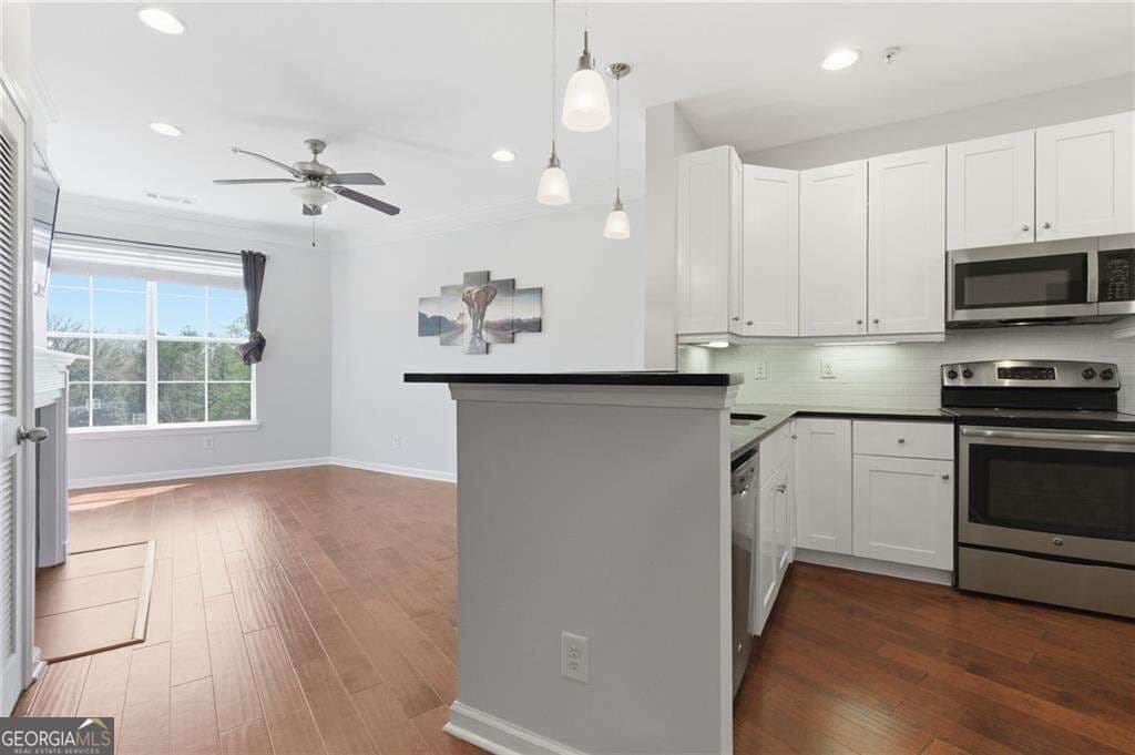 1 bedroom, 1 bathroom, 780 sq ft condominium for rent at 10 Perimeter Summi Boulevard 4443, Atlanta, GA 30319 for $1,690 a month — photo 2
