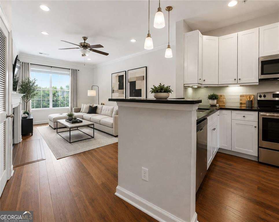 1 bedroom, 1 bathroom, 780 sq ft condominium for rent at 10 Perimeter Summi Boulevard 4443, Atlanta, GA 30319 for $1,690 a month — photo 1 of 39