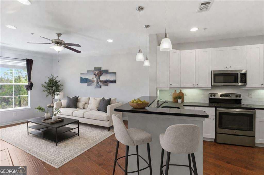 1 bedroom, 1 bathroom, 780 sq ft condominium for rent at 10 Perimeter Summi Boulevard 4443, Atlanta, GA 30319 for $1,690 a month — photo 4