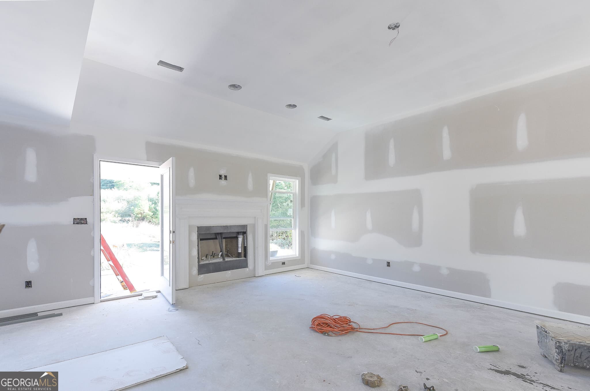 3 bedroom, 2 bathroom, 1,685 sq ft single family residence for sale at 116 Fuller Court, Grantville, GA 30220 — photo 2