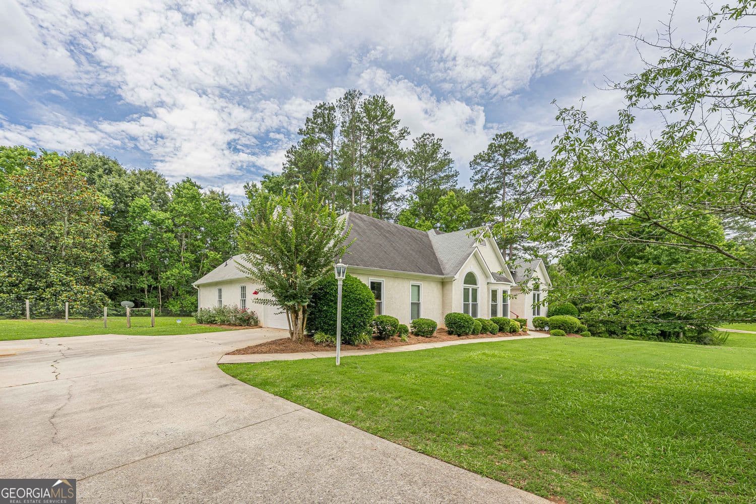3 bedroom, 2 bathroom, 2,076 sq ft single family residence for sale at 155 Noble Forest Drive, Fayetteville, GA 30215 — photo 4