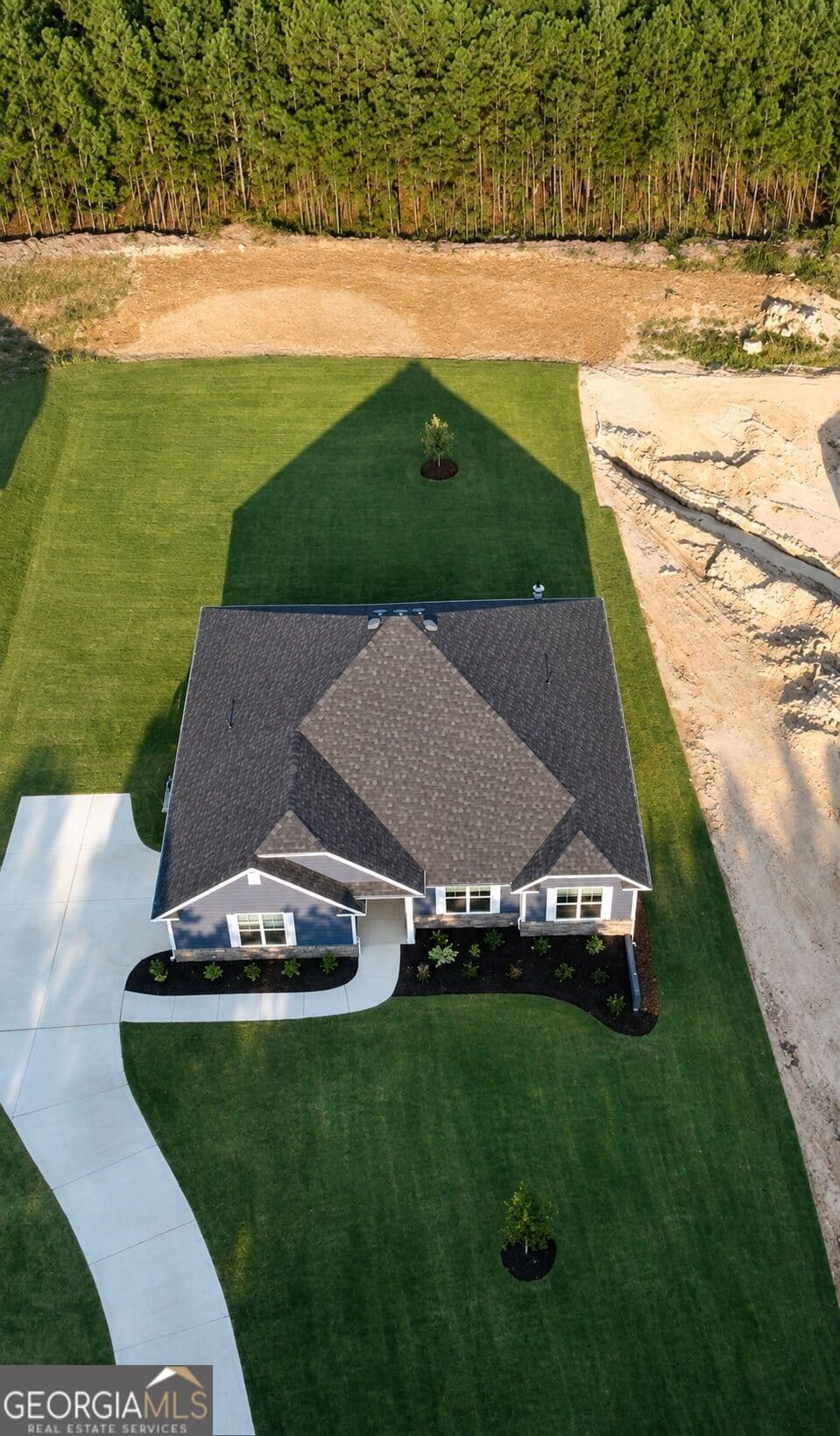 4 bedroom, 2.5 bathroom, 2,505 sq ft single family residence for sale at 217 Great Waters Lane, Macon, GA 31220 — photo 2