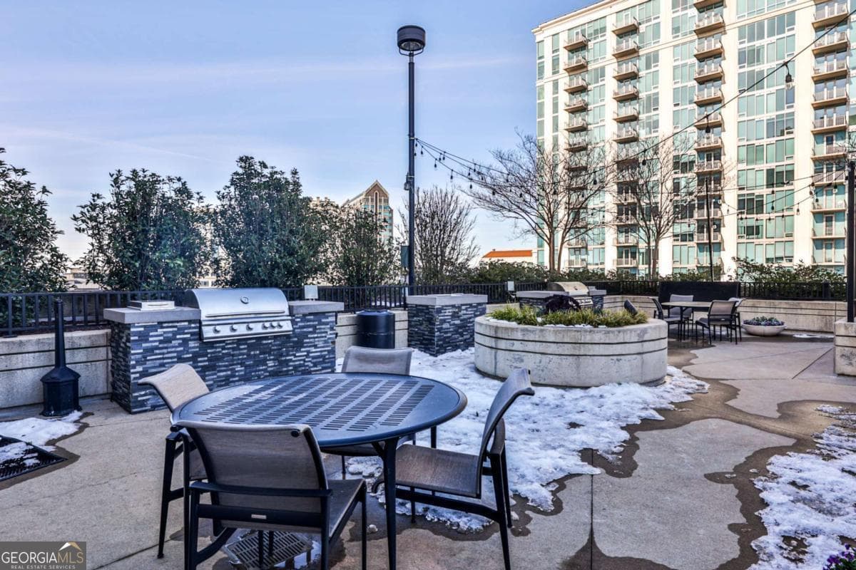 1 bedroom, 1 bathroom, 779 sq ft condominium for sale at 250 Pharr Road 712, Atlanta, GA 30305 — photo 7