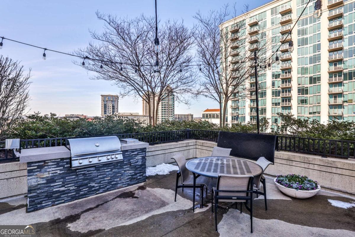 1 bedroom, 1 bathroom, 779 sq ft condominium for sale at 250 Pharr Road 712, Atlanta, GA 30305 — photo 8