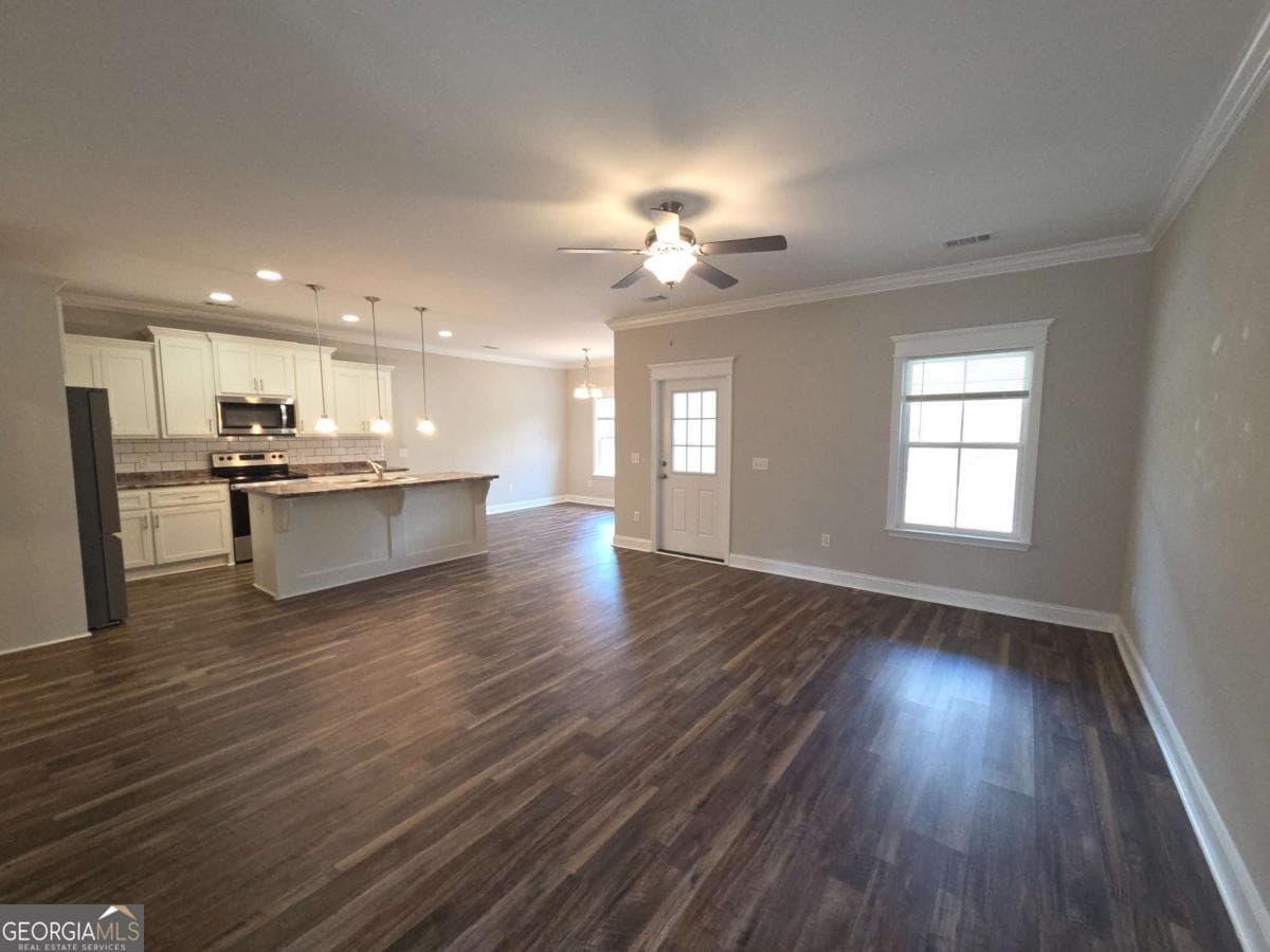 4 bedroom, 2 bathroom, 2,054 sq ft single family residence for sale at 144 Linden Drive, Jesup, GA 31545 — photo 4