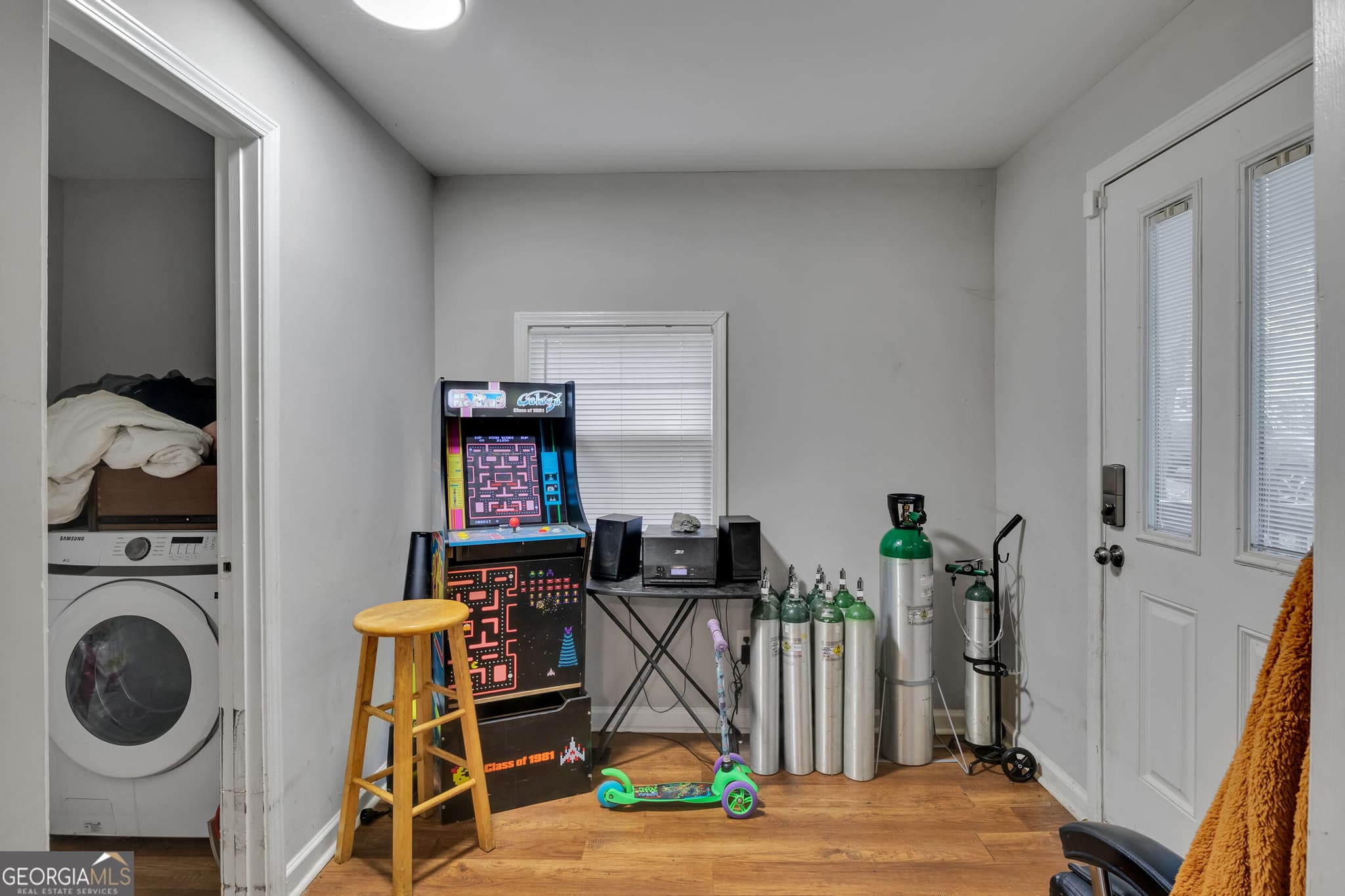 3 bedroom, 1 bathroom, 956 sq ft single family residence for sale at 136 Holly Road, Atlanta, GA 30314 — photo 3