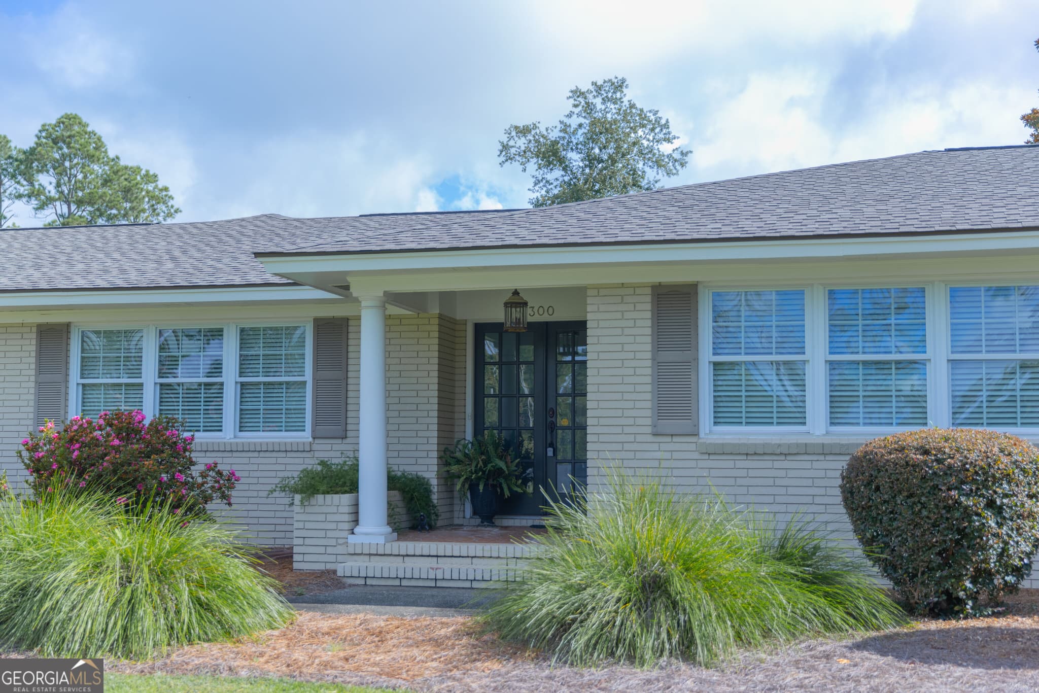 4 bedroom, 3 bathroom, 3,198 sq ft single family residence for sale at 300 Lewis Drive, Vidalia, GA 30474 — photo 2