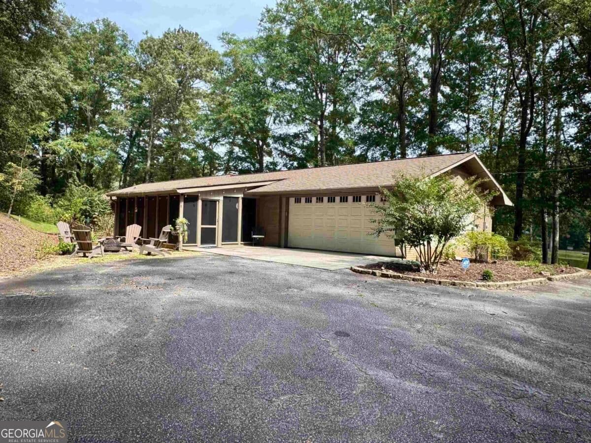 3 bedroom, 2 bathroom, 2,046 sq ft single family residence for sale at 1100 Phelps Road, Greensboro, GA 30642 — photo 7