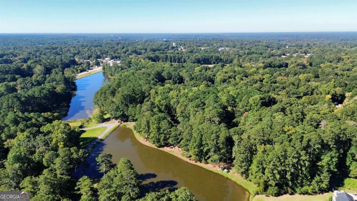 3 bedroom, 2 bathroom, 2,046 sq ft single family residence for sale at 1100 Phelps Road, Greensboro, GA 30642 — photo 3