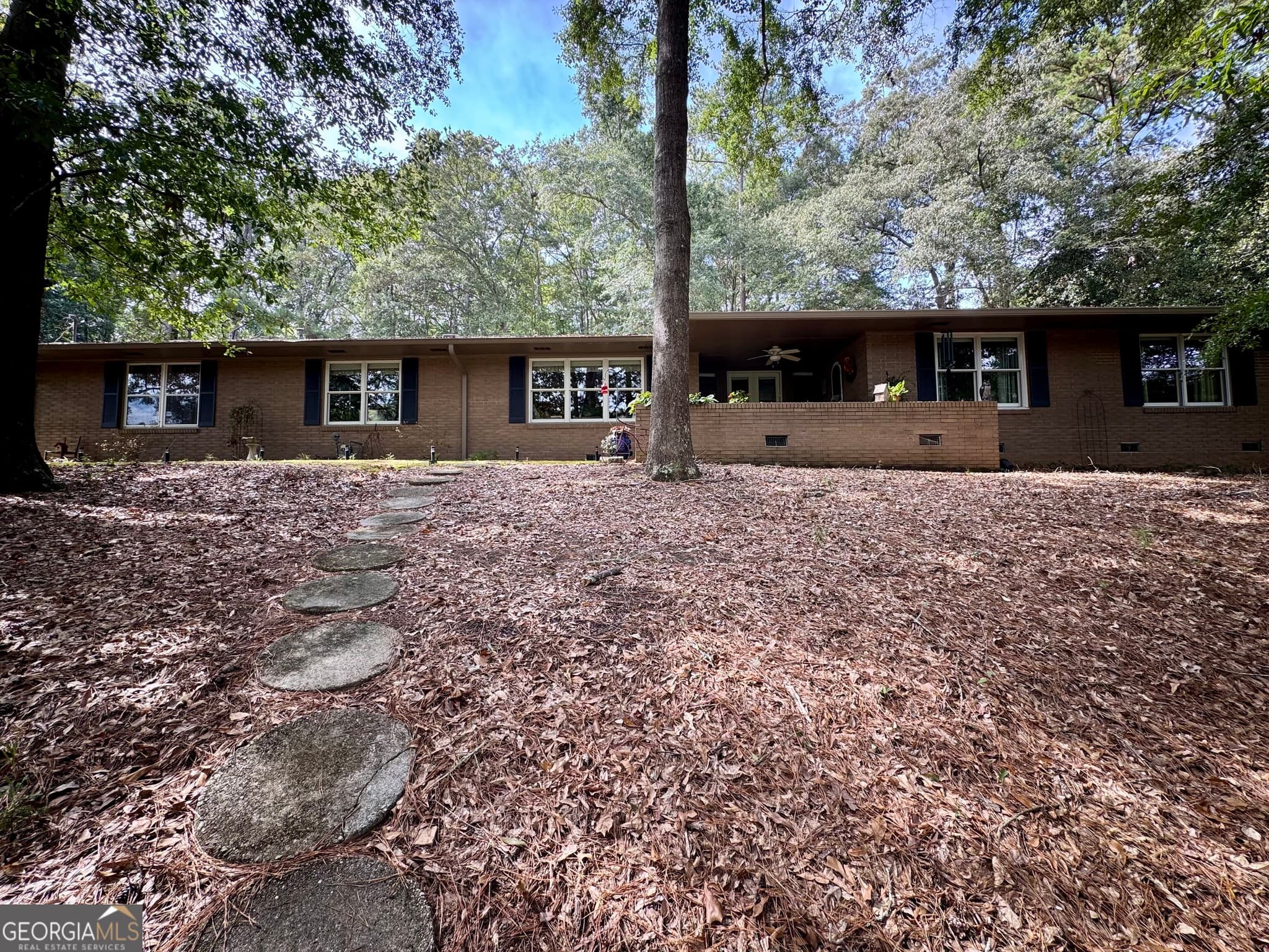 3 bedroom, 2 bathroom, 2,046 sq ft single family residence for sale at 1100 Phelps Road, Greensboro, GA 30642 — photo 5