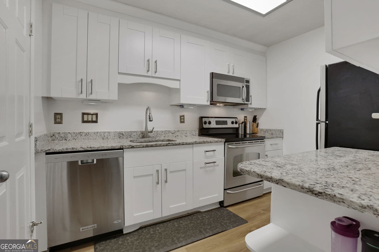 2 bedroom, 2 bathroom, 1,182 sq ft condominium for sale at 3843 Woodridge Way, Tucker, GA 30084 — photo 3