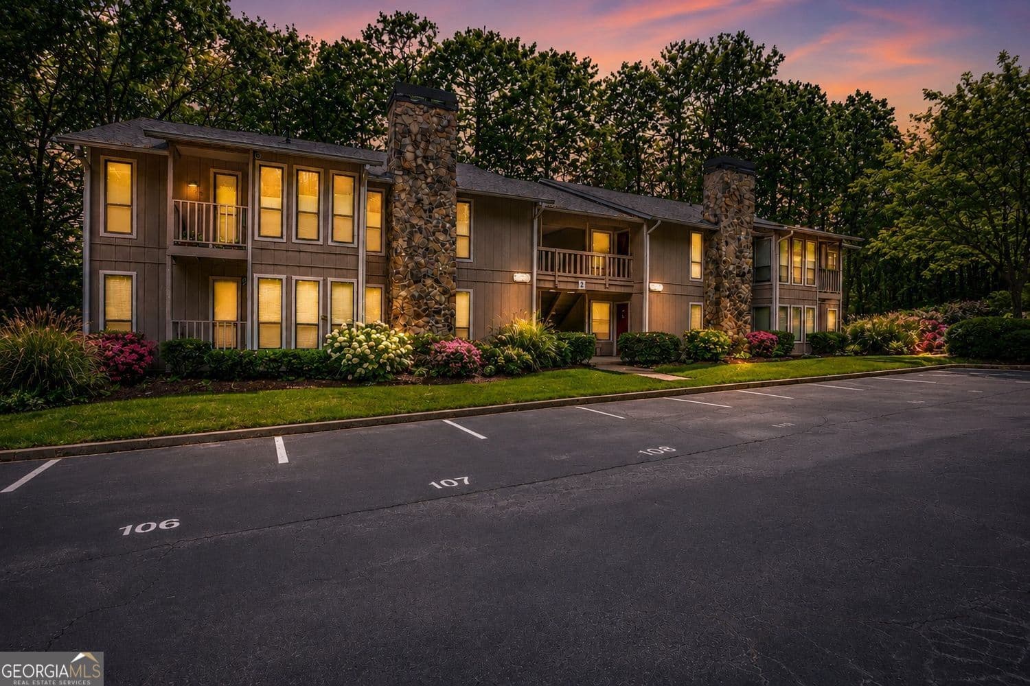 2 bedroom, 2 bathroom, 1,182 sq ft condominium for sale at 3843 Woodridge Way, Tucker, GA 30084 — photo 1 of 37
