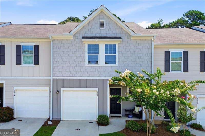 2 bedroom, 2.5 bathroom, 1,420 sq ft townhouse for sale at 1052 Paddington Drive, Cartersville, GA 30120 — photo 1 of 28