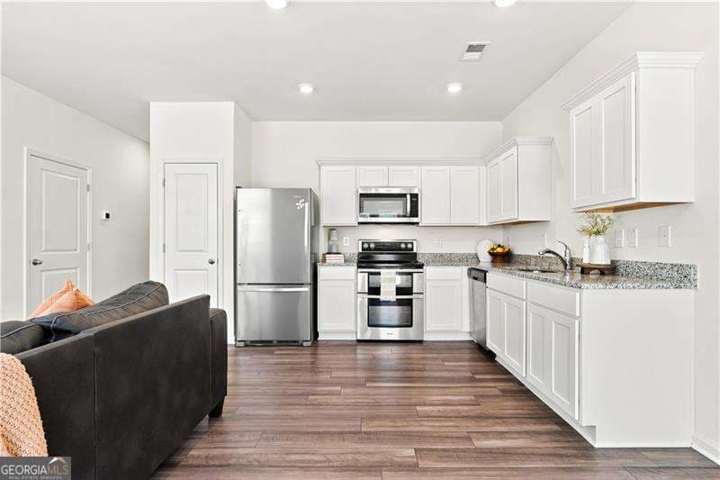 2 bedroom, 2.5 bathroom, 1,420 sq ft townhouse for sale at 1052 Paddington Drive, Cartersville, GA 30120 — photo 4