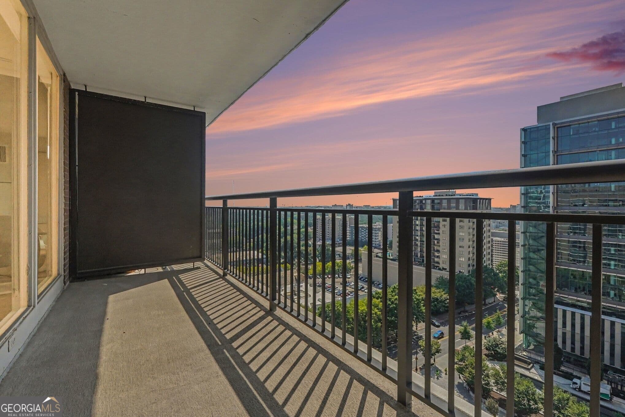 1 bedroom, 1 bathroom, 786 sq ft condominium for sale at 620 PEACHTREE Street 1909, Atlanta, GA 30308 — photo 3