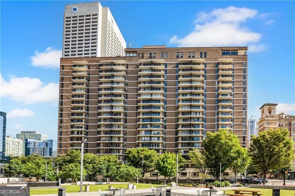 1 bedroom, 1 bathroom, 786 sq ft condominium for sale at 620 PEACHTREE Street 1909, Atlanta, GA 30308 — photo 5