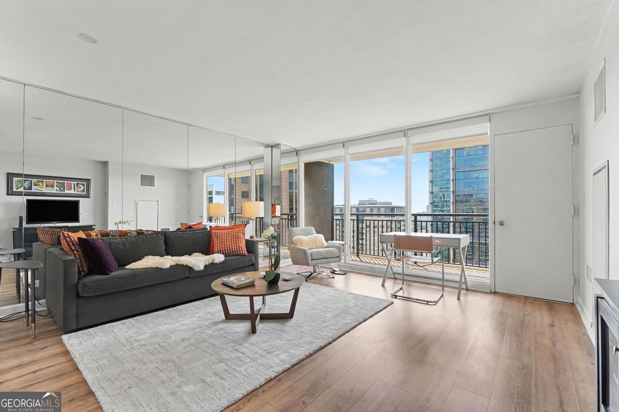 1 bedroom, 1 bathroom, 786 sq ft condominium for sale at 620 PEACHTREE Street 1909, Atlanta, GA 30308 — photo 9