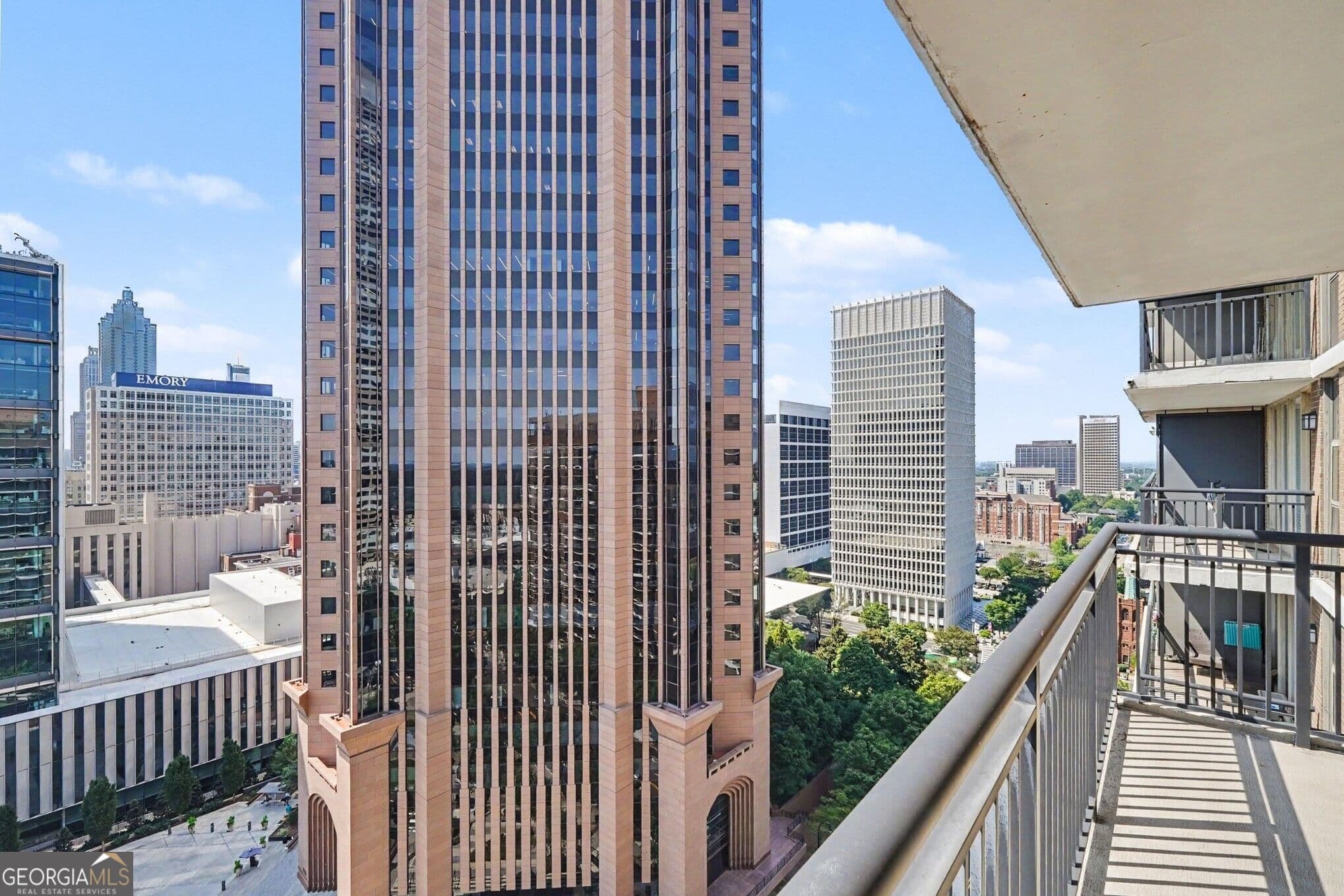 1 bedroom, 1 bathroom, 786 sq ft condominium for sale at 620 PEACHTREE Street 1909, Atlanta, GA 30308 — photo 4