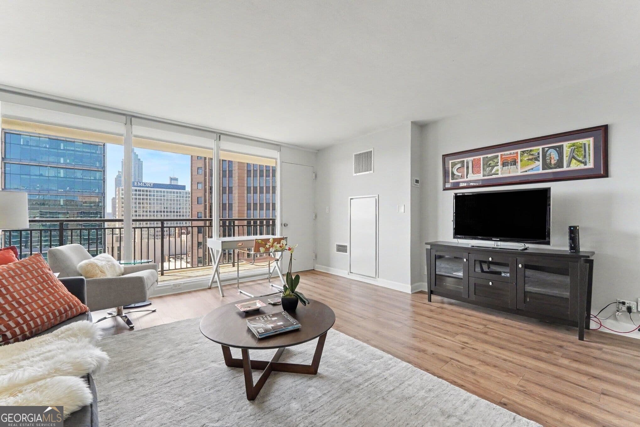 1 bedroom, 1 bathroom, 786 sq ft condominium for sale at 620 PEACHTREE Street 1909, Atlanta, GA 30308 — photo 8