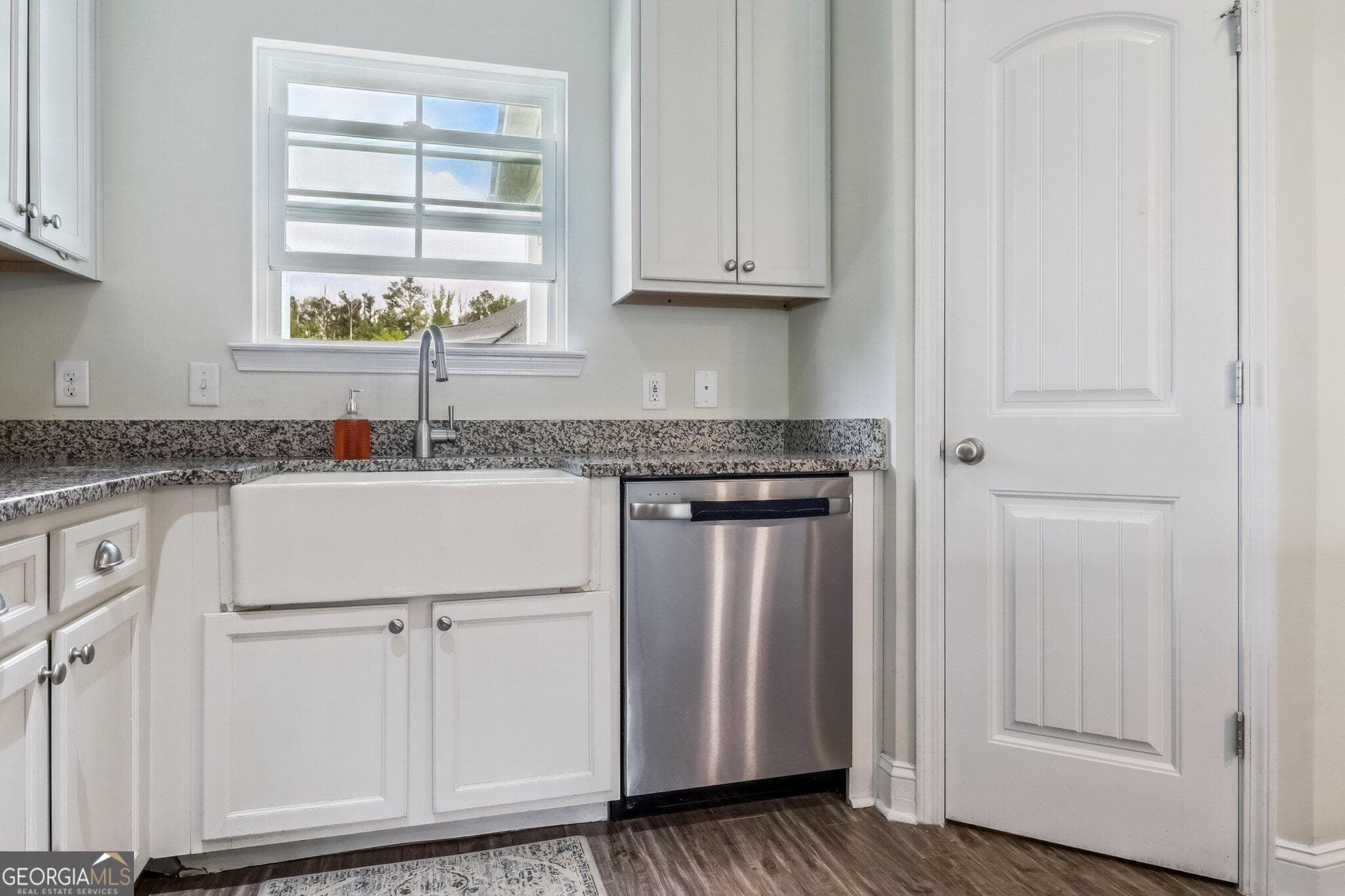 4 bedroom, 3 bathroom, 2,642 sq ft single family residence for sale at 135 Shelton Street, Richmond Hill, GA 31324 — photo 5
