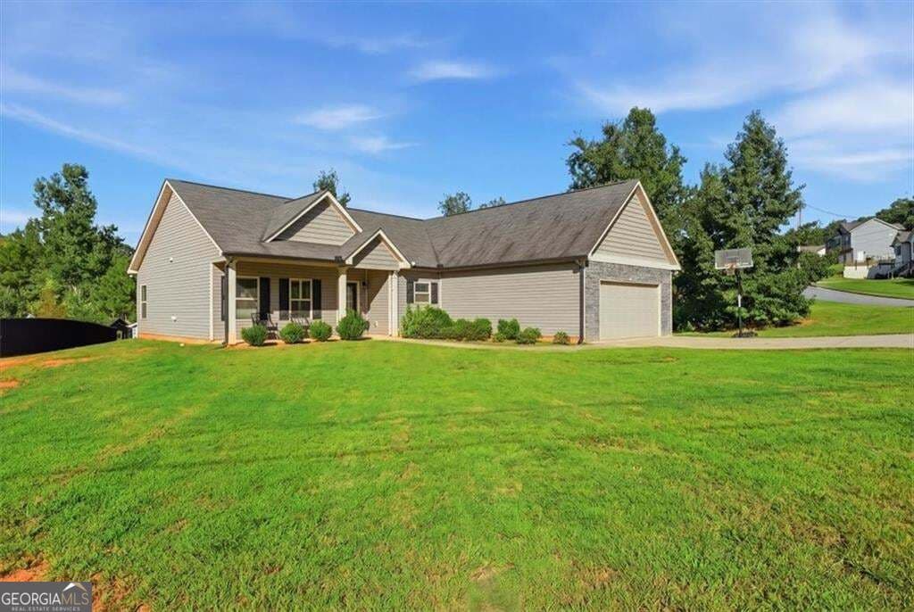 3 bedroom, 2 bathroom, 1,616 sq ft single family residence for sale at 161 White Creek Drive, Rockmart, GA 30153 — photo 2