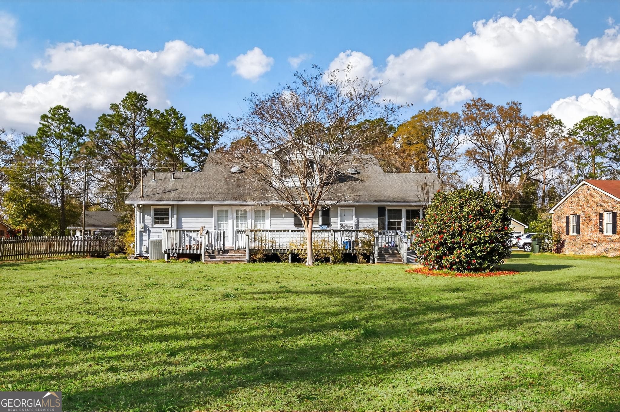3 bedroom, 2 bathroom, 2,430 sq ft single family residence for sale at 606 W Liberty Street, Claxton, GA 30417 — photo 2