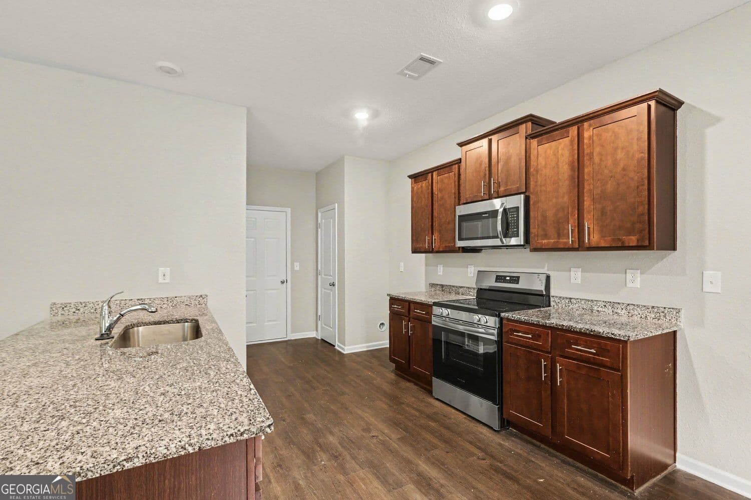 3 bedroom, 2.5 bathroom, 1,924 sq ft single family residence for sale at 4944 Bridle Run Trail, Douglasville, GA 30135 — photo 7