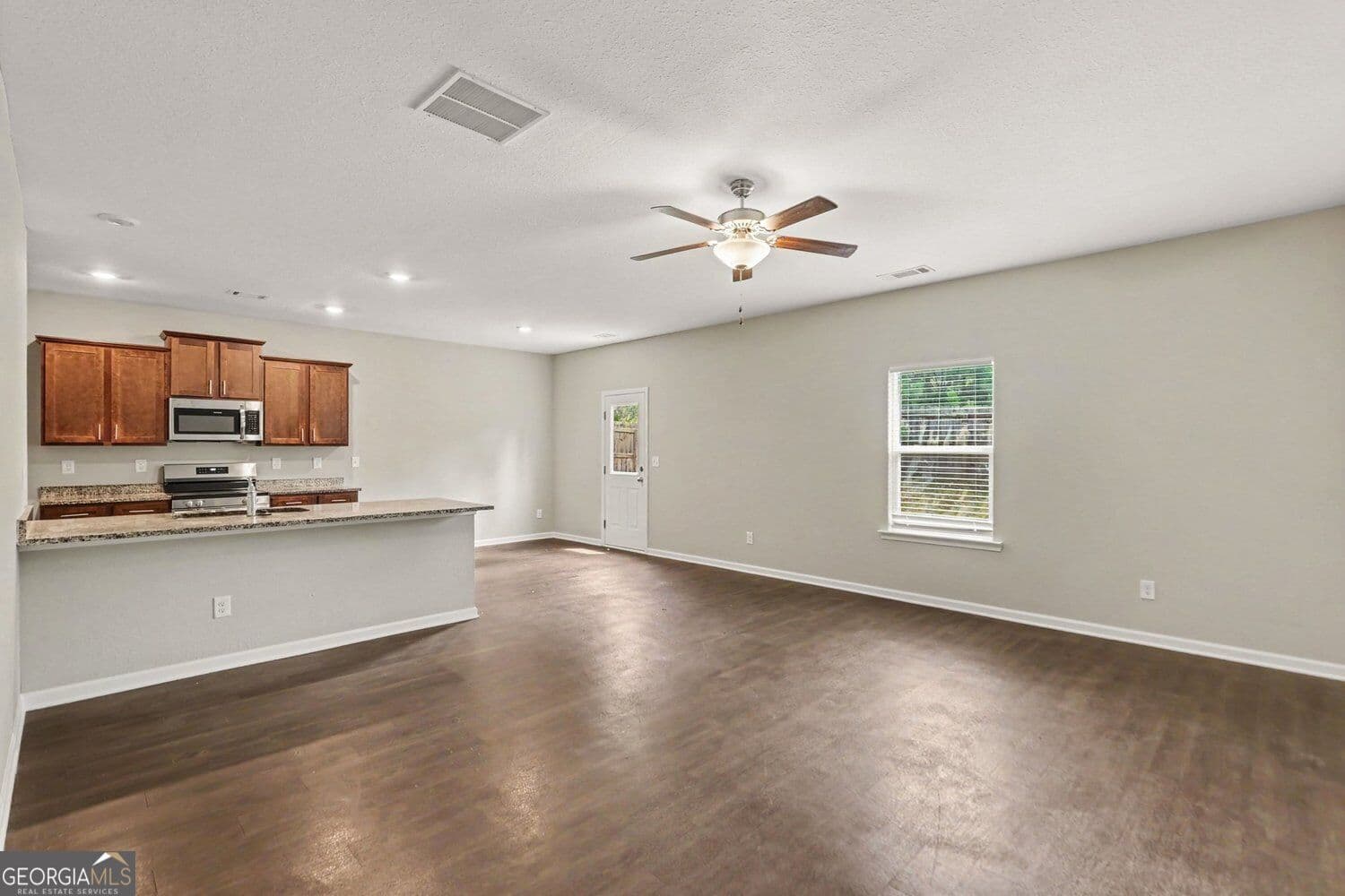 3 bedroom, 2.5 bathroom, 1,924 sq ft single family residence for sale at 4944 Bridle Run Trail, Douglasville, GA 30135 — photo 8