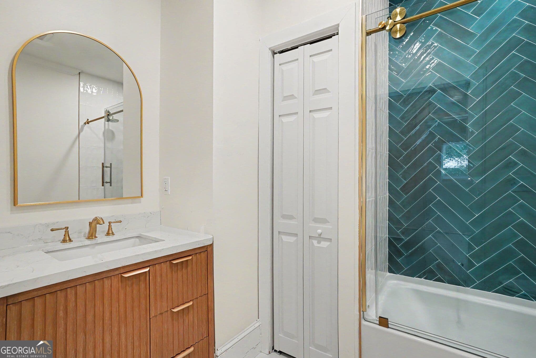 3 bedroom, 3 bathroom, 2,324 sq ft single family residence for sale at 117 Holmes Street, Barnesville, GA 30204 — photo 2
